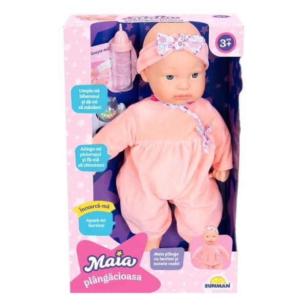 Papusa Maia plange si are nevoie de tine pentru a se inveseli Umple-i biberonul ca sa o hranesti iar daca ii atingi piciorusul iti va raspunde cu un chicotit adorabilMaia plange cu lacrimi si sunete reale Are si o zornaitoare astfel incat te poti juca cu ea si o poti face sa radaIn doar cateva clipe Maia va fi din nou fericita si pregatita pentru joacaPachetul contine- 1x papusa bebelus Maia;- 1x biberon;- 1x 