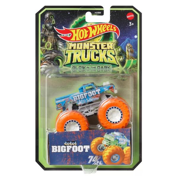 Actiunea devine si mai palpitanta atunci cand luminile se sting iar masinile Hot Wheels Monster Truck se aprind Vehiculele Monster Truck sunt puternice au roti uriase si au un aspect agresiv Cel mai mare circuit din lume pentru vehiculele Monster Truck este pregatit sa gazduiasca o cursa grandioasa cu noile masinute Acest pachet contine personajul Bigfoot