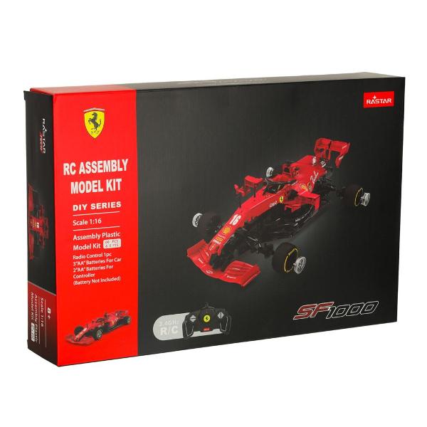 Kitul de Asamblare RC FERRARI SF1000 de la Rastar este o jucarie spectaculoasa ideala pentru copiii care iubesc sa construiasca si sa se joace cu masinute controlate prin telecomanda Acest set DIY include 65 de piese din plastic care permit asamblarea unei replici detaliate a masinii FERRARI SF1000 la scara 116 Dupa ce este asamblata masinuta devine complet functionala si poate fi controlata printr-o telecomanda moderna cu frecventa de 24 GHz ce ofera un control precis si stabil fara 