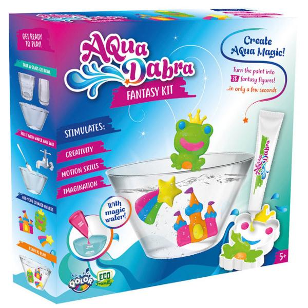 Creaza magie chiar la tine acasa cu setul de creatie AquaDabra Transforma animalele create in figuri 3D in cateva secunde AquaDabra este un set unic ce contine un bol special si un gel special Umple bolul cu apa adauga sare creaza figurile animale cu ajutorul formele si gelului special scufunda-le in apa magica si urmareste cum ca prin magie ele prind volum si devin 3D De acum in colo vor innota in bolul special Setul include 1 bol 3 tuburi cu gel apa magica 3 forme un vas si 