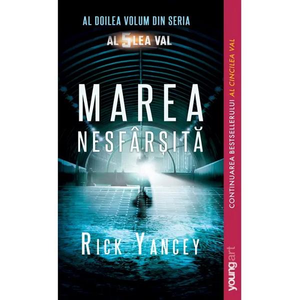 &bdquo;Cadentat in ritmul batailor de inima o proza lirica si niste rasturnari de situatie halucinante&ldquo; The New York Times Book ReviewAl Cincilea Val al invaziei extraterestre care a lovit Pamantul face ravagii printre putinii oameni ramasi in viata &bdquo;nu Ceilalti au inventat moartea; ei doar au perfectionat-o&ldquo;Un hotel parasit ros de sobolani si de frigul unei 