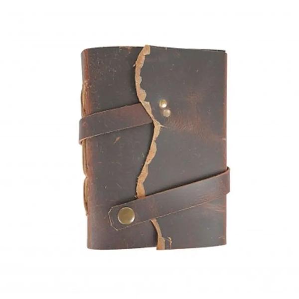 Descopera eleganta uitata a epocilor trecute cu jurnalele vintage Krashell &mdash; o colectie dedicata visatorilor scriitorilor calatorilor si celor care pretuiesc autenticitateaFiecare jurnal este meticulos lucrat manual cu coperti din piele ecologica texturata inspirata de rafinamentul clasic si misterul lumii vechi inchizatoarea metalica cu aspect antic adauga o nota de noblete si siguranta ca o poarta intre 