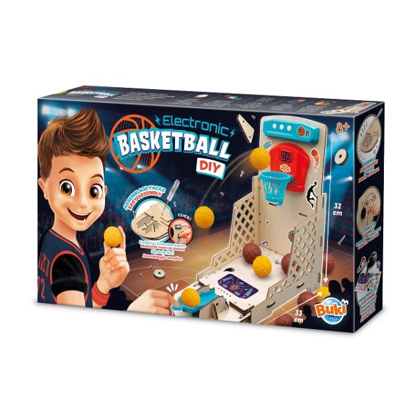 Un kit pentru a-&539;i construi propriul co&537; de baschet electronic Folosind &537;urubelni&539;a inclus&259; copiii pot asambla &icirc;n siguran&539;&259; tabela de marcaj panoul de control difuzorul &537;i compartimentul pentru baterii - nu este necesar&259; lipirea Personalizeaz&259; co&537;ul cu autocolantele incluseTabla de marcaj electronic&259; emite sunete odat&259; cu fiecare co&537; num&259;r&259; timpul ramas &537;i &icirc;nregistreaz&259; 