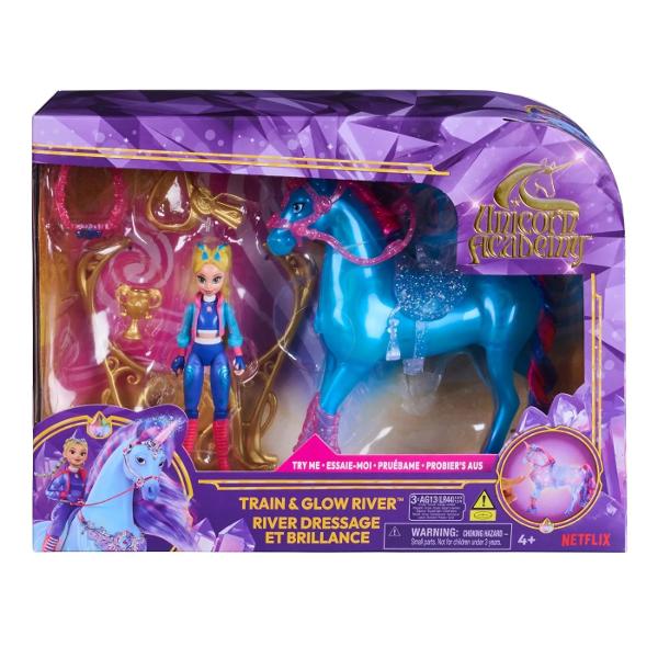Unicorn Academy Set Antreneaza Si Straluceste Unicornul River Si Papusa Isabel este un set de spectaculos inspirat din universul magic al seriei Unicorn Academy care imbina jocul de rol cu efecte speciale luminoase Pachetul include o figurina articulata a personajului River si unicornul sau elegant realizat in culori vibrante cu detalii stralucitoare si accesorii tematice pentru antrenament si competitie Unicornul este prevazut cu efecte de iluminare care ii pun in valoare coama si 