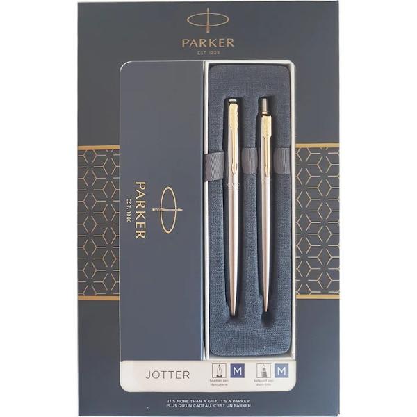 Lansata in anul 1954 gama Jotter a reusit de-a lungul timpului sa stranga in palmares cateva recorduri de invidiat Este unul dintre cele mai longevive produse de la Parker si in acelasi timp cel mai vandut produs din istoria Parker Este de asemenea primul pix din lume care foloseste pentru prima oara mina jumbo inventie patentata 100 Parker care mai tarziu a fost preluata de catre majoritatea caselor producatoare de instrumente de scris sub numele de mina tip 