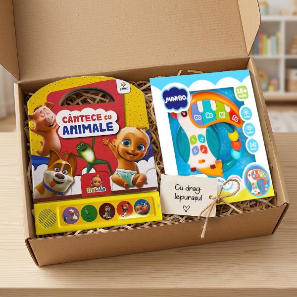 Pachet format dinJucarie pentru bebelusi Minibo Papagalul cantaretsi cartea&nbsp;Cantece cu animale - TraLaLa&nbsp;Papagalul cantaret stie o multime de cantecele si vrea sa le impartaseasca pe toate cu tine Porneste-l alege nivelul de volum dorit apoi descopera toate melodiile distractive pe care le cunoaste noul tau prieten Iar daca combini butoanele de pe burtica cu cele de pe cioc ai sa auzi alte cantecele noiDimensiuni 