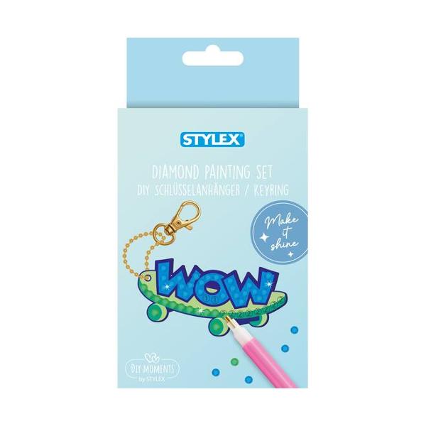 Set brelocuri DIYKit de artizanat pentru crearea propriuluibreloc cu pictur&259; cu diamantkitul includepietre colorate pentru decorarea breloculuibreloc cu lan&539; &537;i carabin&259; tav&259; &537;i adezivAtentie Acest produs este disponibil 