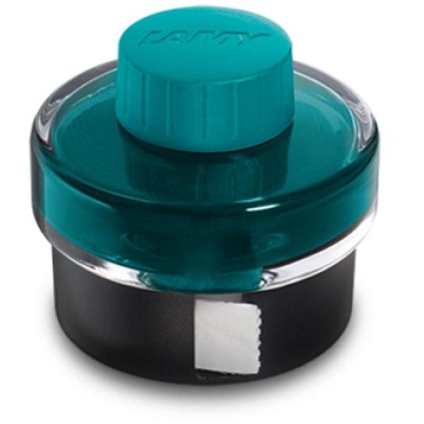 Calimara de cerneala LAMY T52 are capacitate de 50 ml Este prevazuta cu un bazin de colectare aliniat capacului care ajuta la incarcare optima a stiloului mai ales cand nivelul cernelii din sticla scade In suportul de plastic se regaseste o rola de sugativa pentru stergerea penitei dupa incarcarea din calimaraDetalii calimara cerneala LAMY T52 calimara cu bazin de colectare cerneala  rola de 