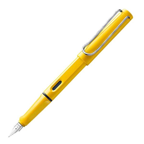 Penita B - scris grosStilourile Lamy Safari sunt unele dintre cele mai apreciate stilouri din lume datorit&259; combina&539;iei dintre durabilitate confort &537;i stil modern Stiloul Lamy Safari 18 Yellow este&nbsp;fabricat din plastic ABS&nbsp;extrem de rezistent cu&nbsp;finisaj mat acest model a devenit un clasic pentru pasiona&539;i elevi studen&539;i &537;i profesioni&537;ti Ferestrele laterale 