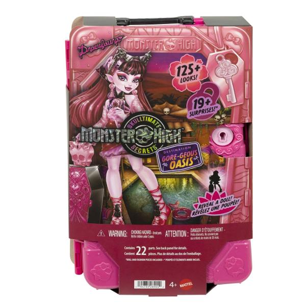 Descopera universul plin de mister si stil din colectia Monster High Skulltimate Secrets cu papusa Draculaura intr-o editie speciala cu surpriza Setul include peste 19 surprize si ofera mai mult de 125 de combinatii de styling permitand personalizarea completa a tinutelor si accesoriilor Copilul poate debloca compartimentele secrete cu ajutorul cheii incluse dezvaluind haine accesorii si elemente tematice inspirate din atmosfera exotica a oazei Papusa impresioneaza prin tinute in nuante 