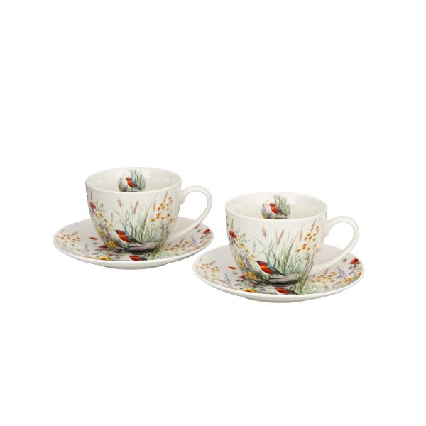 Setul de 2 ce&537;ti &537;i farfurioare JULY din colec&539;ia Flower Classic este realizat din por&539;elan New Bone China caracterizat printr-o culoare alb-crem natural&259; cu o str&259;lucire delicat&259; &537;i o rezisten&539;&259; &537;i durabilitate excep&539;ionale men&539;in&acirc;nd &icirc;n acela&537;i timp lejeritatea &537;i fine&539;eaO linie decorat&259; cu un motiv idilic 