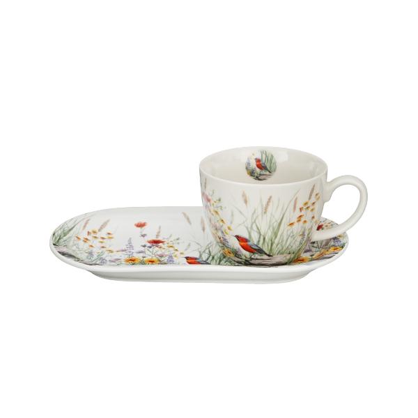 Setul pentru mic dejun &ndash; can&259; jumbo &537;i farfurioar&259; lung&259; JULY din colec&539;ia Flower Classic este realizat din por&539;elan New Bone China caracterizat printr-o culoare alb-crem natural&259; cu o str&259;lucire delicat&259; &537;i o rezisten&539;&259; &537;i durabilitate excep&539;ionale men&539;in&acirc;nd &icirc;n acela&537;i timp lejeritatea &537;i fine&539;eaO linie 