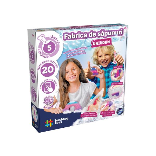 Cu acest SET FABRICA DE SAPUN CU UNICORN vei invata pas cu pas cum sa faci sapunuri magice parfumate in forma de unicorn personalizandu-le cu culorile dorite Distreaza-te cu acest set colorat 3D de sapunuri-unicorn in timp ce descoperi curiozitati amuzante despre dinozauri si inveti cum sa te speli corect pe maini Continutul setului baza de sapun alba baza de sapun transparenta colorant roz colorant albastru pipete Pasteur spatule din lemn cupe gradate mari matrite baza parfumata 