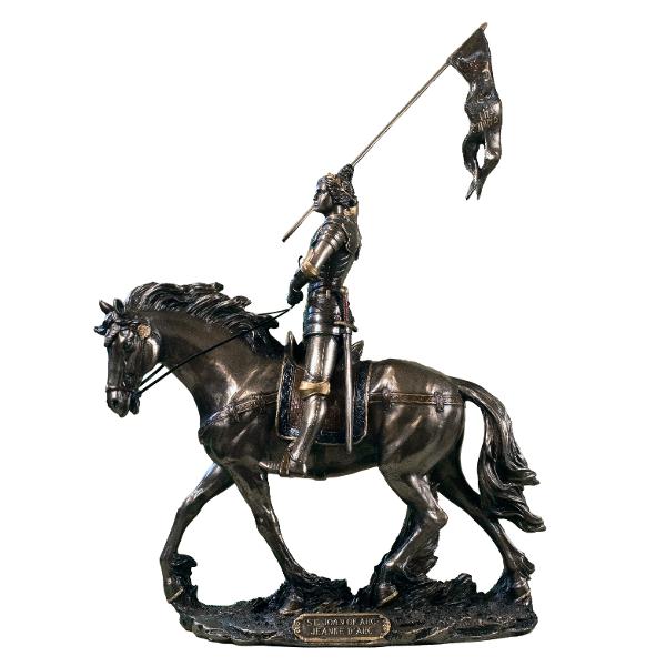 Ioana dArc c&259;lare &ndash; Eroism &537;i curaj &icirc;n culoarea bronzuluiS&259;rb&259;tori&539;i legendara bravur&259; a Ioanei dArc cu aceast&259; statuet&259; ce o &icirc;nf&259;&539;i&537;eaz&259;&nbsp;&539;in&acirc;ndu steagul sus &icirc;n timp ce c&259;l&259;re&537;te &icirc;n istorie Aceast&259; figurin&259; detaliat&259; surprinde curajul determinarea &537;i conducerea iconic&259; fiind un obiect obligatoriu pentru colec&539;ionari 