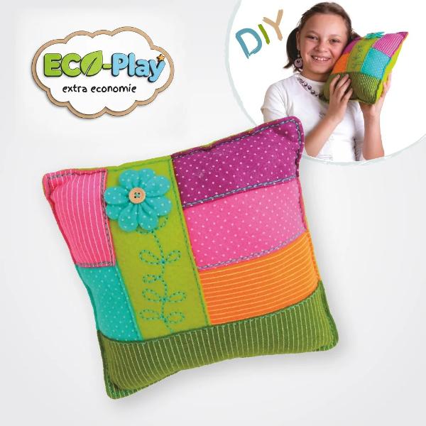 Copilul t&259;u e curios s&259; &537;tie cum se realizeaz&259; o cus&259;tur&259; Sau cau&539;i o activitate care s&259;-i &icirc;mbun&259;t&259;&539;easc&259; aten&539;ia &537;i concentrarea Ofer&259;-i setul creativ de cusut pernu&539;a colorat&259; de la ROOVI &537;i prive&537;te-l cu m&acirc;nuie&537;te abil acul a&539;a &537;i materialul textil&Icirc;n programa &537;colar&259; &icirc;nc&259; mai exist&259; ora de lucru manual &537;i nu 