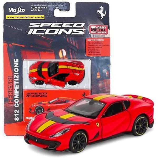 Intra in lumea vitezei si a adrenalizei cu modelul FERRARI 812 COMPETIZIONE din colectia Speed Icons la scara 1 la 64Aceasta miniatura de exceptie este realizata din metal turnat sub presiune die-cast metal oferind o senzatie realista si o calitate premium Sasiul metalic robust completeaza designul autentic iar portierele mobile permit admirarea interiorului detaliat Rotile in doua piese cu anvelope din cauciuc real confera aderenta si aspect autentic in timp ce suspensia 