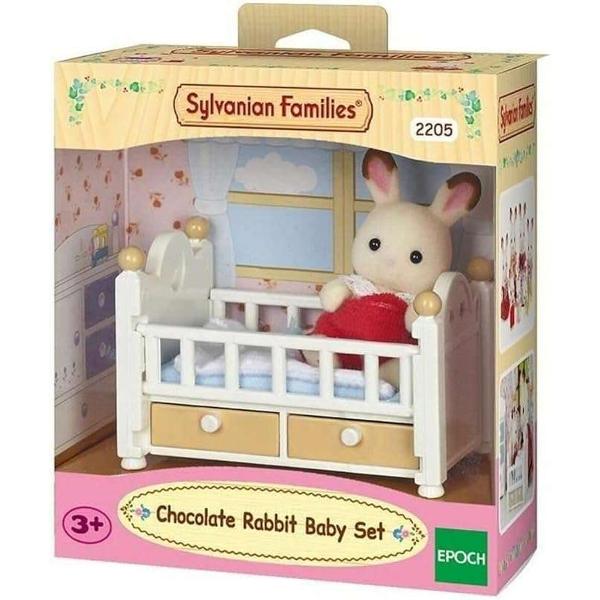 Sylvanian Families este o colectie emblematica de figurine cu personaje din lumea animalelor Comunitatea Sylvanian gazduieste diferite familii de animale incepand cu iepuri pisici veverite pana la ursi&nbsp;ca&539;ei elefanti etc Lumea Sylvanian&nbsp;cuprinde diferite modele de case scoli magazine care sunt interconectate intre ele si unde fiecare spatiu poate fi umplut cu nenumarate accesorii si elemente de recuzita cum ar fi mobilier autoturisme locuri de 