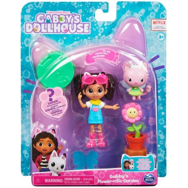 Acest set de jucarii distractive include o figura de colectie Gabby Girl o figurina Kitty Fairy o piesa de mobilier din trunchi de copac cu o floare in ghiveci un accesoriu aripi de zana plus o cutie de livrare pentru casa de papusi cu un accesoriu surpriza in interior Asa cum face Gabby in spectacol despacheteaza livrarea speciala pentru casa de papusi si descopera accesoriul misterios al setului Ce vei gasi inauntru Dupa dezvaluire foloseste-ti imaginatia pentru a-ti juca propriile 