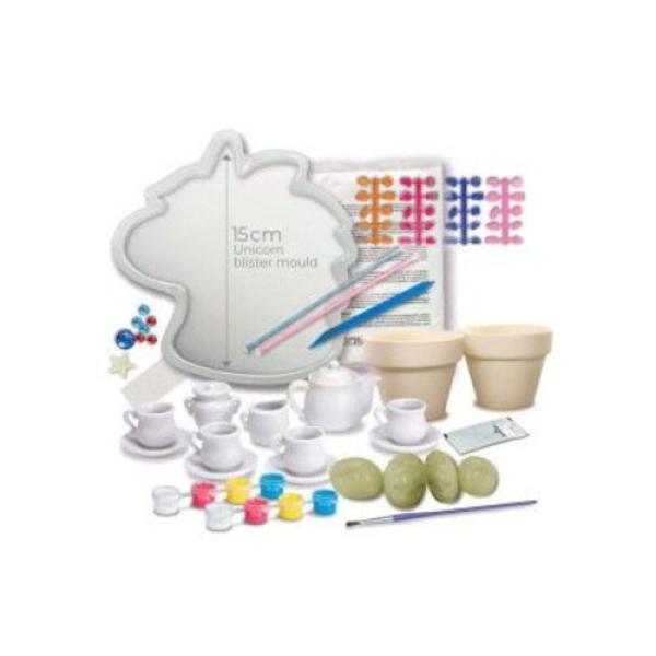 Kitul stiintific Gradina Magica le ofera copiilor sansa de a crea decoruri originale pentru gradina sau casa folosind elemente precum doua ghivece de teracota si un mini set de ceai de pictat Setul include si o piatra de gradina in forma de unicorn care adauga un detaliu fantezist oricarui colt verde Potrivit pentru copii de peste 8 aniKitul contine tot ce este necesar pentru o activitate creativa copiii personalizeaza ghivecele picteaza pietrele decorative si transforma mini 