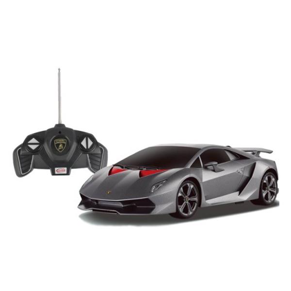 Copilul dumneavoastra se poate juca in voie cu masina cu telecomanda Lamborghini Sesto Elemento scara 1 la 18 oferita de brandul international Rastar Nicio cursa nu este imposibil de castigat cu acesta masinuta replica oficiala cu licenta a modelului original construita cu mare atentie la detalii Masinuta are proportiile ideale pentru momente pline de distractie si amuzament avand dimensiunile in centimetri dupa cum urmeaza  241165Masinuta functioneaza pe frecventa de 24GAlimentarea 