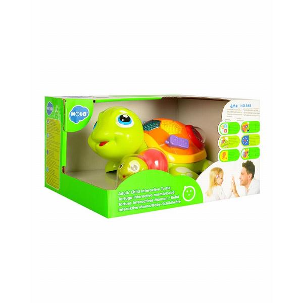 Familia testoaselor cu lumini si sunete va oferi copilului dumneavoastra momente pline de distractie si veselie iar dumneavoastra privindu-l zambete Apasa pe butoane urmareste culorile asculta sunetele aceste simple dar extrem de importante activitati sunt benefice pentru dezvoltarea inteligentei si atrag dupa sine curiozitatea copilului in timpul jocului Luminile emise de catre aceasta ii starnesc curiozitatea descoperind noi moduri de a se juca Dezvolta perceptia vizuala si 