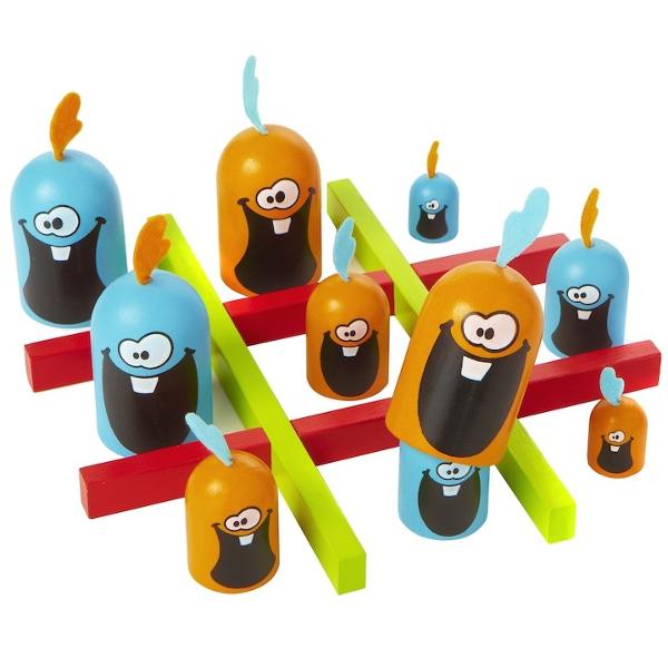 Testeaza-ti memoria si apetitul pentru distractie cu acest joc de strategie rapid si usor de invatatIn acest joc ce seamana la prima vedere cu X si 0 este de ajuns sa aliniezi trei dintre piesele tale Gobbleti ca sa castigi Dar ai grija cesti Gobbleti au o nemaipomenita&nbsp; &rdquo;pofta&rdquo; pentru distractie si pentru alti GobbletiJocul contine&nbsp;4 baghete pentru a construi o tabla de joc;12 piese de 