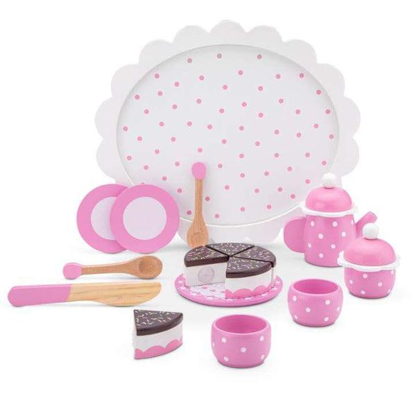 Seturile de ceai sunt perfecte pentru jocuri ce ajuta copilul s&259; isi dezvolte abilit&259;&539;ile sociale &537;i lingvisticeCu siguranta orele petrecute la un ceai cu papusa preferata sau cu prietena aflata in vizita vor fi nenumarateAcest frumos set de ceai din lemn include o tav&259; de lemn un tort de ciocolata o plac&259; de tort un ceainic un castron de zahar un cu&539;it 2 cesti 2 farfurii &537;i 2 linguri de ceai&nbsp;Dimensiuni 265 x 