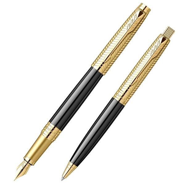 Set Stilou  Pix Aster Chevron Black & Gold ParkerStiloul Parker Aster Chevron Black & Gold este un instrument de scris elegant construit pentru utilizare zilnic&259; dar cu un aspect suficient de rafinat pentru a fi oferit cadou Combina&539;ia dintre finisajul negru lucios &537;i detaliile aurii creeaz&259; un contrast clasic iar modelul Chevron discret adaug&259; personalitate f&259;r&259; s&259; &icirc;ncarce vizualCorpul metalic ofer&259; durabilitate 