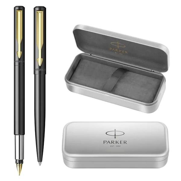 Set elegant Parker Vector compus din stilou si pix metalic disponibile in&nbsp;finisaje variate Ideal pentru birou sau cadou&nbsp;setul include o cutie metalica&nbsp;din aluminiu ce poate fi utilizata pentru depozitare si transport&nbsp;Design clasic functionalitate excelenta si calitate recunoscuta Parker &ndash; un cadou potrivit pentru orice ocazie specialaSetul Parker Vector are un design cu forma bazata pe linii drepte 