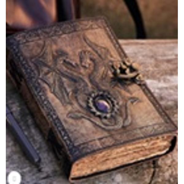 Jurnal Vintage cu piatra naturala inserata in coperta dimensiune&nbsp; 20 x 15 cm coperti din piele naturala hartie lucrata manual din bumbac Inchizatoare metalica tip ancora