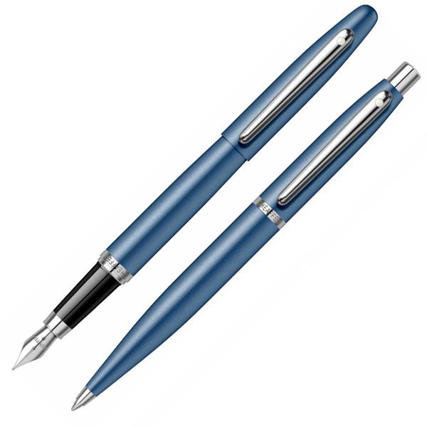 VFM - Vibrant Fun Modern Sunt cele trei repere cu care Sheaffer ne propune sa ne traim viata sa ne bucuram de ea si sa o pretuim din plin Singurul mesaj transmis noua de aceasta colectie este ca in tot ceea ce facem important este sa vibram la intensitate maxima indiferent daca ne distram sau muncim sa facem lucruri care ne fac placere sa ne deconectam de la stres prin calatorii si timp petrecut alaturi de cei dragi sa ne surprindem semenii prin bunatate si darnicie sa fim mai 