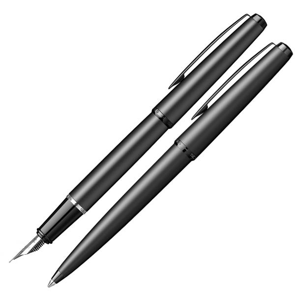 Stilou Metropolis 78 Matt Black BT ScrikssCorp din otel inoxidabil lacuit cu lac negru matCapac din otel inoxidabil lacuit cu lac negru mat Capacul se inchide prin apasareAccesorii din alama lacuite cu lac negru luciosClip din otel inoxidabil tip arc lacuit cu lac negru luciosGrip din ABS acrylonitrile butadiene styrene de culoare neagraPenita din otel inoxidabil polisat avand in varf pastila de 