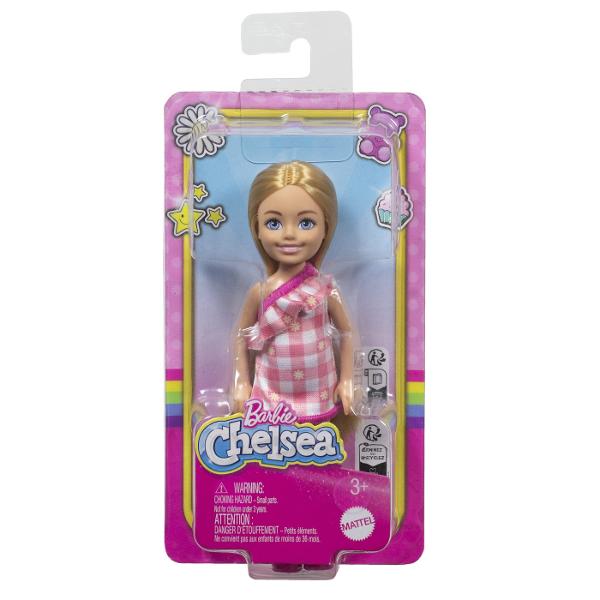 Papusile Barbie Chelsea vin cu pantofi si piese vestimentare detasabile Creeaza povesti nenumarate cu scenarii diferite impreuna cu papusile Chelsea Pentru scenarii creative achizitioneaza toate papusile Chelsea Aceasta papusa se remarca prin farmecul ei si este imbracata intr-o frumoasa rochie roz cu carouri si imprimeu inflorat care o face sa straluceasca Parul blond al papusii Chelsea este coafat lung si drept iar papucii roz completeaza perfect look-ul sau fermecator