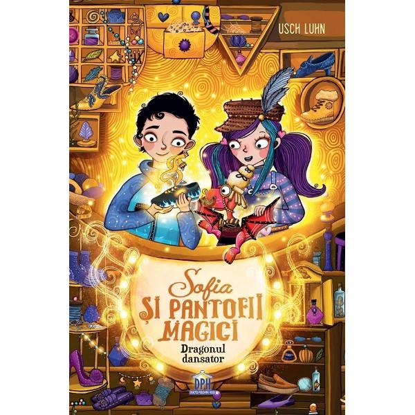 O poveste plin&259; de mister magie &537;i curaj din seria &icirc;ndr&259;git&259;&nbsp;Sofia &537;i pantofii magici&nbsp;&Icirc;n acest volum Sofia porne&537;te &icirc;ntr-o nou&259; aventur&259; &icirc;n care pantofii magici &icirc;i ofer&259; puterea de a ajuta atunci c&acirc;nd lucrurile nu sunt ceea ce par&nbsp;Tom este preocupat de trupa de teatru muzical &icirc;ns&259; sora lui simte c&259; profesorul de 