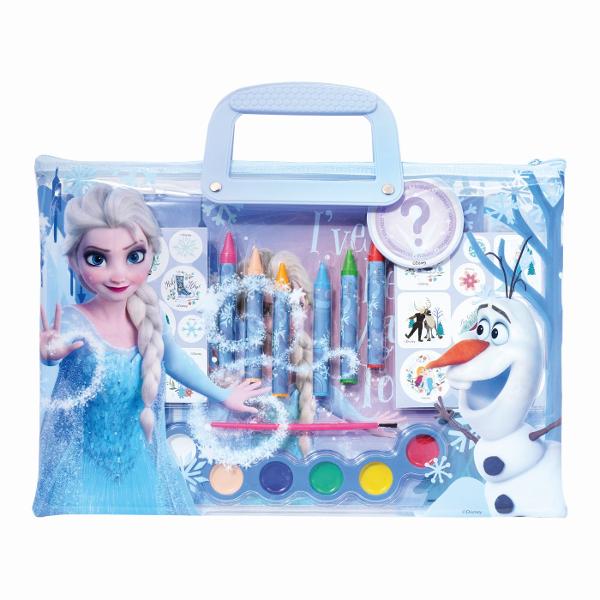 Happi Hobbi Set creativ Frozen in gentuta portabila perfect pentru copiii care iubesc desenul si personajele lor preferate din universul Disney Practic si usor de transport setul poate fi luat oriunde  la plimbari in masina sau in calatorii  oferind ore intregi de distractie si creativitate Copiii pot picta si desena scene inspirate din povestea Frozen folosind creioanele colorate incluse si acuarelele care pot fi combinate pentru a obtine nuante variate Blocul de desen le permite sa isi 