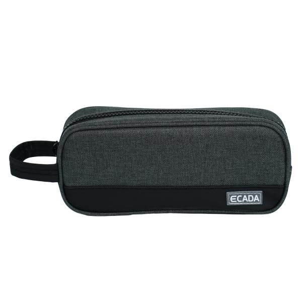 Penar 1 fermoar borset&259; ECADA 78502 &ndash; compact rezistent &537;i u&537;or de utilizatPenarul tip borset&259; ECADA 78502 este alegerea perfect&259; pentru cei care prefer&259; un accesoriu simplu practic &537;i eficient pentru organizarea instrumentelor de scris Cu un design modern &icirc;n culori negru &537;i gri acest penar se potrive&537;te at&acirc;t 
