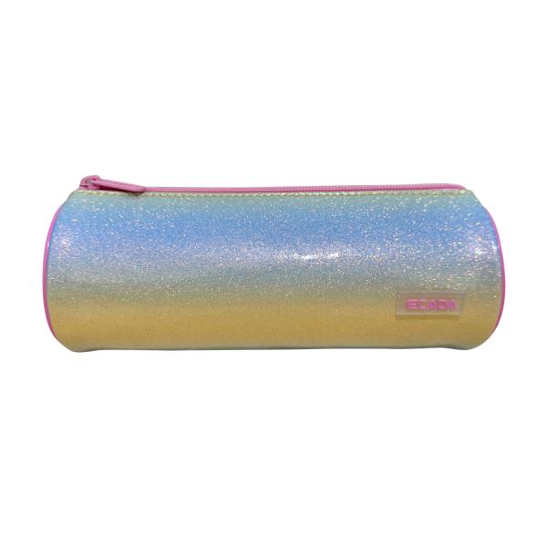 Penar 1 fermoar borset&259; ECADA 78411 &ndash; modern flexibil &537;i cu efect glitter atr&259;g&259;torPenarul tip borset&259; ECADA 78411 este alegerea perfect&259; pentru elevii care &icirc;&537;i doresc un accesoriu practic dar &537;i plin de stil Cu un design modern eviden&539;iat de efectul glitter &537;i nuan&539;ele degrade de albastru &537;i auriu 