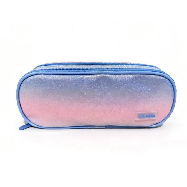 Penar 2 fermoare borset&259; ECADA 78413 &ndash; elegant spa&539;ios &537;i cu design pastel modernPenarul tip borset&259; ECADA 78413 este alegerea ideal&259; pentru elevii &537;i studen&539;ii care &icirc;&537;i doresc un accesoriu practic dar &537;i atr&259;g&259;tor Cu un design modern &icirc;n nuan&539;e pastel degrade de albastru &537;i roz cu efect 