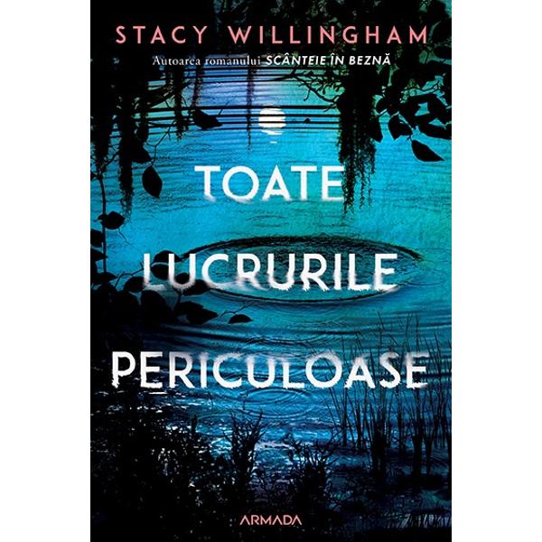 Dup&259; succesul cu romanul Sc&acirc;nteie &icirc;n bezn&259; Stacy Willingham revine cu un thriller captivant despre o mam&259; disperat&259; cu un trecut tulbure&nbsp;Cu un an &icirc;n urm&259; via&539;a lui Isabelle Drake s-a schimbat pentru totdeauna fiul ei de doar c&acirc;&539;iva ani Mason a fost luat din p&259;tu&539; &icirc;n toiul nop&539;ii &icirc;n timp ce ea &537;i so&539;ul ei dormeau &icirc;n camera al&259;turat&259; Cu pu&539;ine 