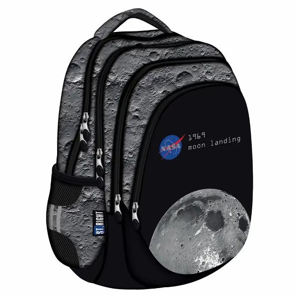 Ghiozdanul Majewski ST Right BP06 din colectia grafica Moon View este conceput pentru organizare eficienta si purtare confortabila fiind potrivit pentru utilizarea zilnica Cele 4 compartimente si accesoriile interioare ajuta la aranjarea practica a lucrurilor iar materialul impermeabil si baza intarita contribuie la protectia continutuluiConfortul este sustinut de spatele profilat ergonomic si respirabil bretelele reglabile si cureaua de piept Pentru siguranta ghiozdanul 