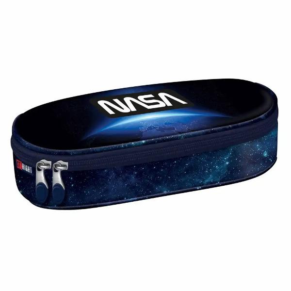Penarul Majewski ST Right PC01 din colectia Blue Earth View este un penar rigidizat conceput pentru organizarea eficienta a instrumentelor de scris si a accesoriilor mici Interiorul este prevazut cu o clapeta pentru aranjare iar formatul compact il face usor de transportat in ghiozdanCorpul este rigidizat cu spuma iar fermoarul are un maner ergonomic pentru utilizare comoda zi de ziBrand MajewskiGama ST RightModel 