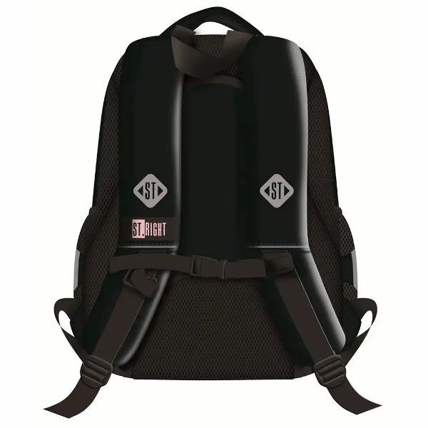Ghiozdanul Majewski ST Right BP26 din colectia grafica Be Capy este un model scolar compact conceput pentru organizarea zilnica a rechizitelor Are compartimentare practica si detalii care sustin confortul la purtare fiind potrivit pentru utilizare de zi cu ziSpatele profilat si bretelele reglabile contribuie la o purtare comoda iar elementele reflectorizante si materialul impermeabil adauga un plus de siguranta si protectieCompartimente&nbsp;3 