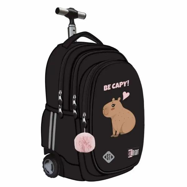 Trollerul Majewski ST Right TB01 din colectia grafica Be Capy este un model pe roti conceput pentru transport confortabil atunci cand greutatea este mai mare Are 4 compartimente si spatiu de organizare pentru acces rapid la accesorii inclusiv un compartiment dedicat pentru laptop si tabletaEste echipat cu roti rezistente si maner telescopic reglabil pe doua inaltimi iar bretelele pot fi ascunse atunci cand este folosit ca troller Materialul impermeabil si elementele 