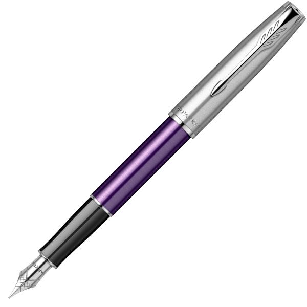Gama Sonnet este lansata in anul 1994 si este un remake in varianta moderna a legendarului Vacumatic din 1933 care inglobeaza pentru prima data clipul in forma de sageata o emblema incontestabila a marcii de peste ocean Aceasta colectie face legatura dintre trecut si prezent fiind considerata o veritabila punte peste timp ce reuseste sa aduca in zilele noastre o farama din faima si stralucirea casei producatoare de instrumente de scris Parker Considerat de unii un sonnet dedicat scrierii 