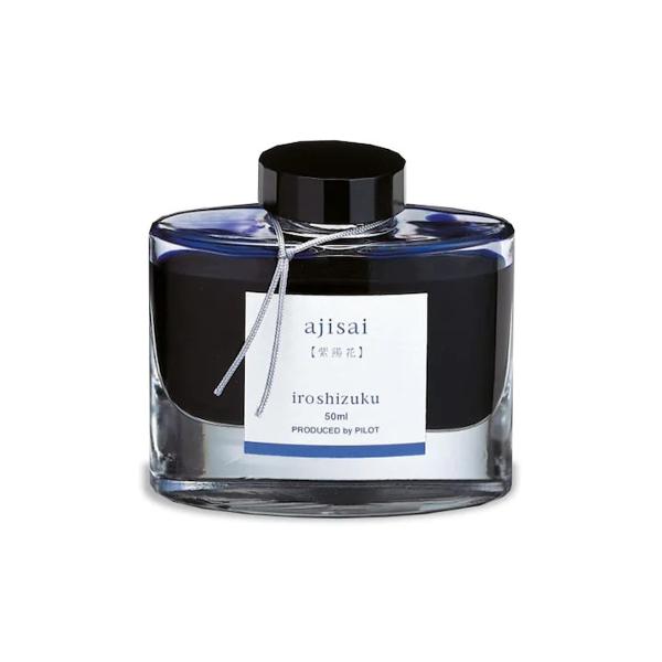 Numele iroshizuku este o combina&355;ie de cuvinte japoneze irocolorare pe de o parte exprim&259; un standard inalt &351;i o mare varietate de culori iar shizuku pic&259;turi sugereaz&259; ins&259;&351;i imaginea pic&259;turilor de ap&259; Fiecare culoare poart&259; numele unui peisaj japonez acest lucru intensificand &351;i mai mult unicitatea fiec&259;rei culori Atunci cand scrii bucur&259;-te de bog&259;&355;ia japonez&259; &351;i de estetica subtil&259; a 