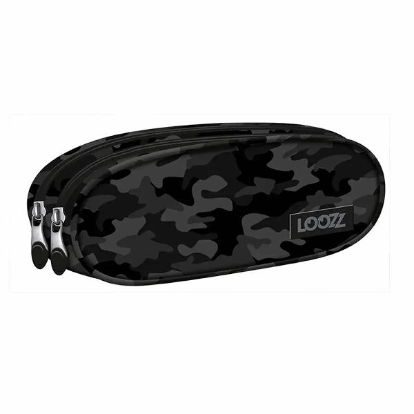 Penarul Loozz din seria Moro este conceput pentru organizarea eficienta a instrumentelor de scris si a accesoriilor scolare sau de birou Are un design modern cu model camuflaj in nuante de negru si gri si inchidere cu doua fermoare pentru acces usorCaracteristiciModel MoroDesign camuflaj negruNumar compartimente 1Material textil rezistentInchidere doua fermoare