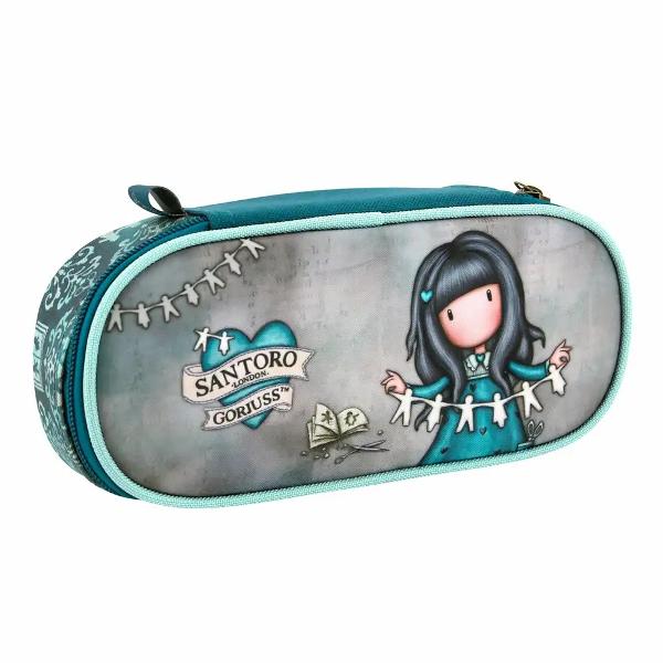 Penar cu fermoar complet Gorjuss I Found my Family in a Book 23 x 10 x 6 cm poliester Penarul cu fermoar complet I Found my Family in a Book este un accesoriu esential pentru scoala ideal pentru a pastra in siguranta rechizitele Practic si stilat ofera acces rapid la continut datorita buzunarului interior din plasa cu fermoarCu un design inspirat de personajele clasice Gorjuss si un cursor in forma de inima este potrivit pentru organizare zilnica in 