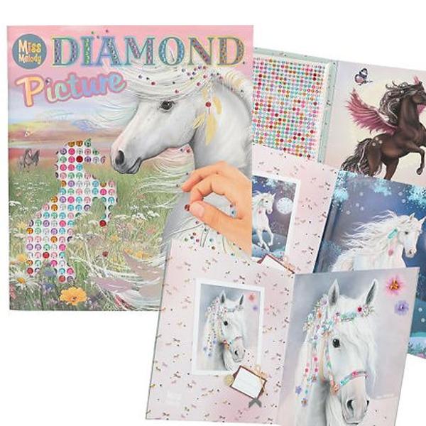 Distractie fantastica cu stickere cu diamante In aceasta carte grozava cu stickere de la Miss Melody poti face 10 motive frumoase cu cai sa straluceasca cu pietrele pretioase colorate din 2 coli de stickere Cu imagini pentru inspiratie