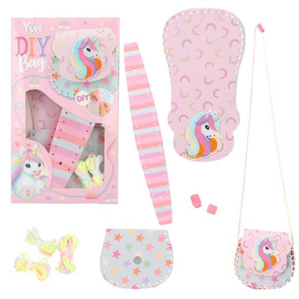 Pentru fanii creativi ai unicornilor setul DIY de la Ylvi con&539;ine tot ce ai nevoie pentru a-&539;i crea propria geant&259; prin &icirc;nf&259;&537;urare cu a&539;&259; Bine&icirc;n&539;eles cu instruc&539;iuni clare Un element care atrage aten&539;ia eticheta cu unicorn brodat&259; pe fa&539;&259;