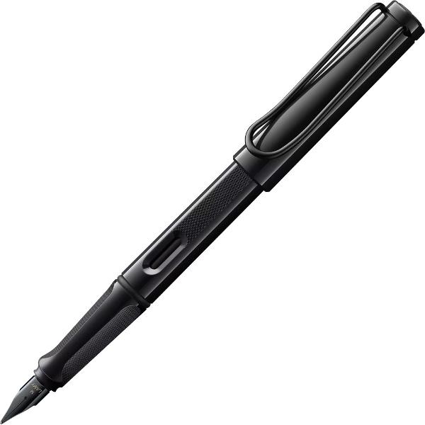 LAMY Safari a fost un clasic &icirc;ndr&259;git &icirc;nc&259; de la lansarea sa &icirc;n anii 1980 &537;i se bucur&259; de un statut de cult atipic pentru un instrument de scris Nenum&259;rate culori &537;i edi&539;ii speciale &icirc;n continu&259; schimbare fac inimile s&259; bat&259; mai repede - fie c&259; este vorba de penar fie de colec&539;ia atent selec&539;ionat&259; de stilouri LAMY Safari este mai mult dec&acirc;t suma detaliilor sale este 